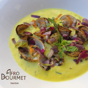 Coquillages amandes vapeur, velouté coco-curcuma